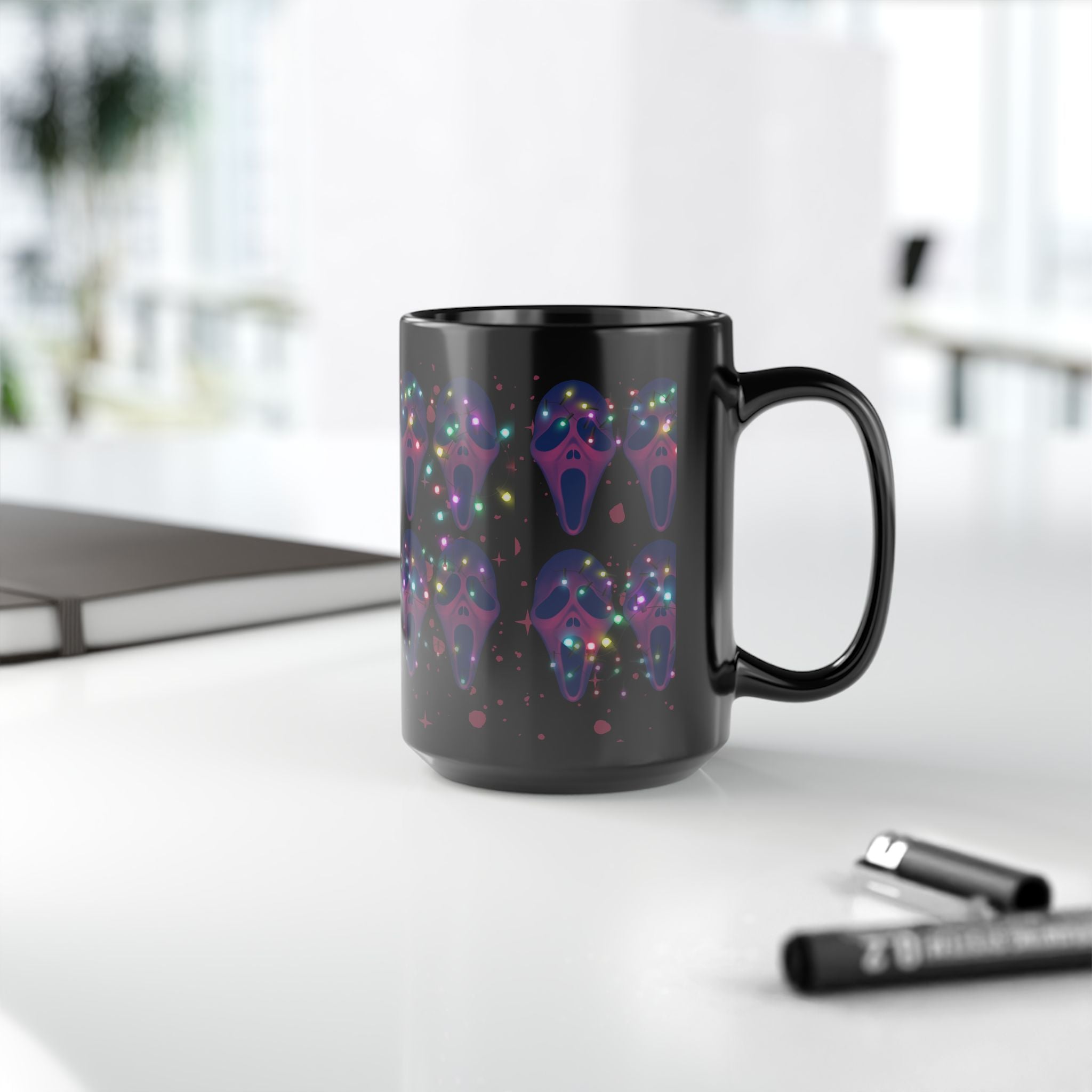 Mug: Scream with Christmas lights
