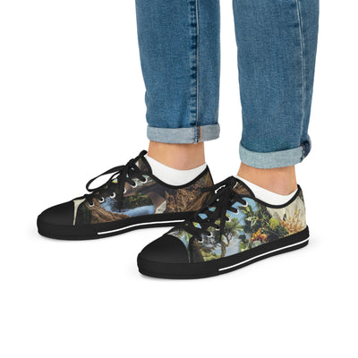 Sneakers: Artsy Asymmetric Design