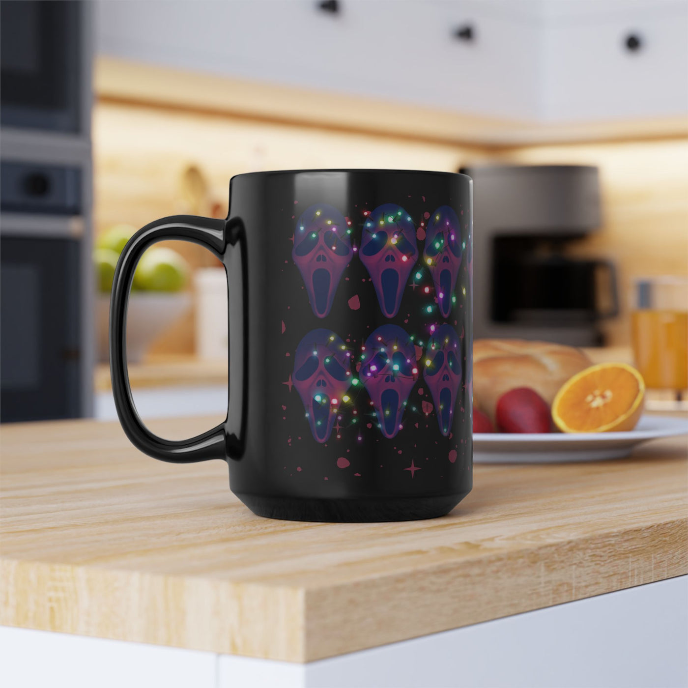 Mug: Scream with Christmas lights